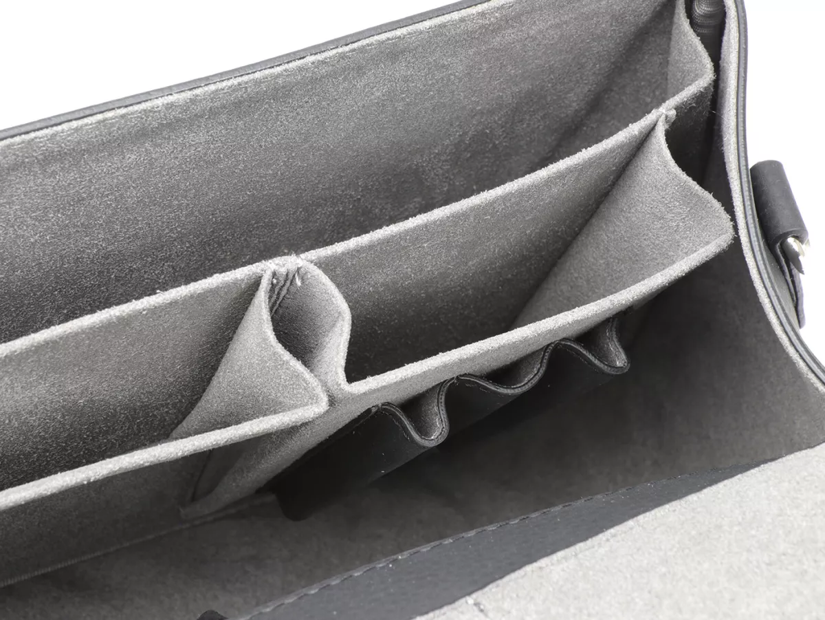 Beenschild tas, leder, buitenkant, zwart -M&R, Made in Italy- Vespa 125 VNA, VNB, Vespa 150 VBA, VBB, Vespa 150 T4 (VGLA, VGLB)