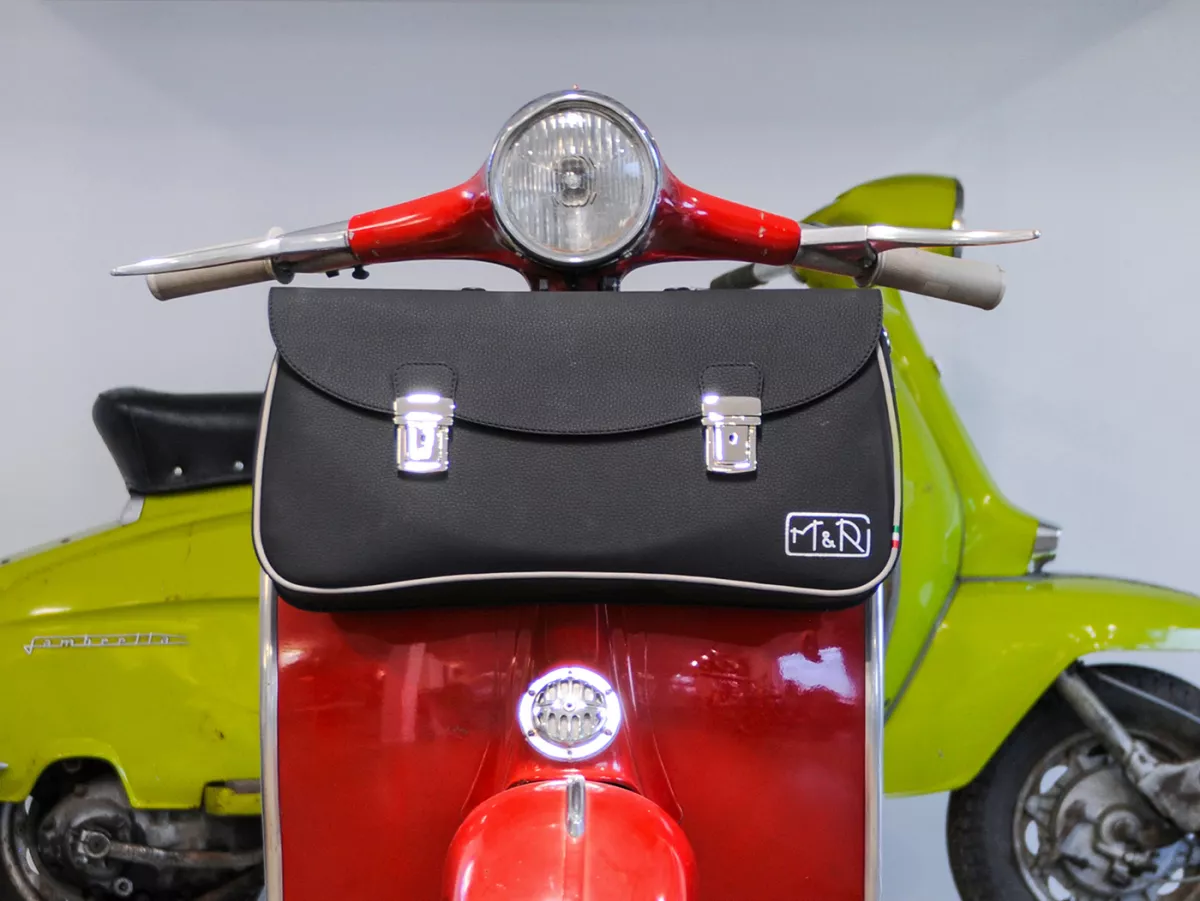 Beenschild tas, leder, buitenkant, zwart -M&R, Made in Italy- Vespa 125 VNA, VNB, Vespa 150 VBA, VBB, Vespa 150 T4 (VGLA, VGLB)