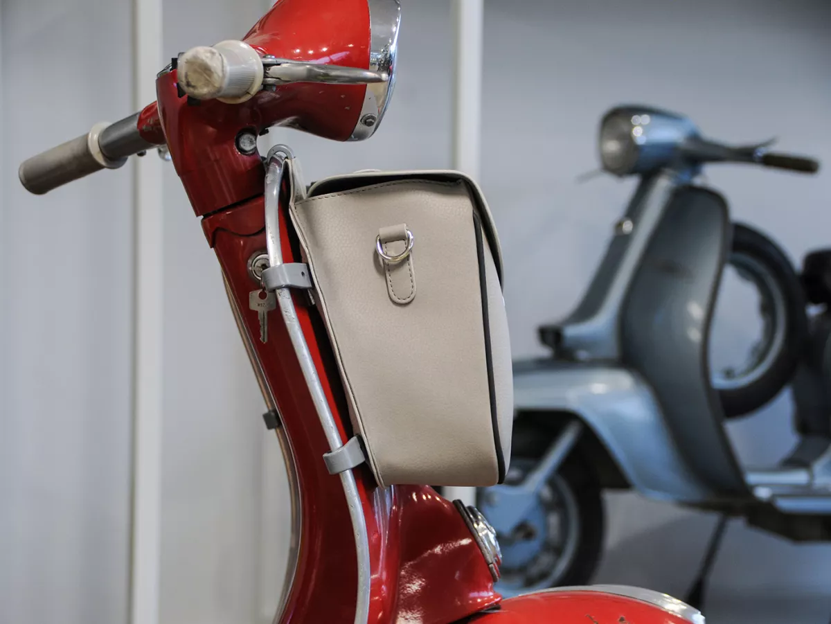Bolsa cubrepiernas, cuero, exterior, gris -M&R, Made in Italy- Vespa 125 VNA, VNB, Vespa 150 VBA, VBB, Vespa 150 T4 (VGLA, VGLB)