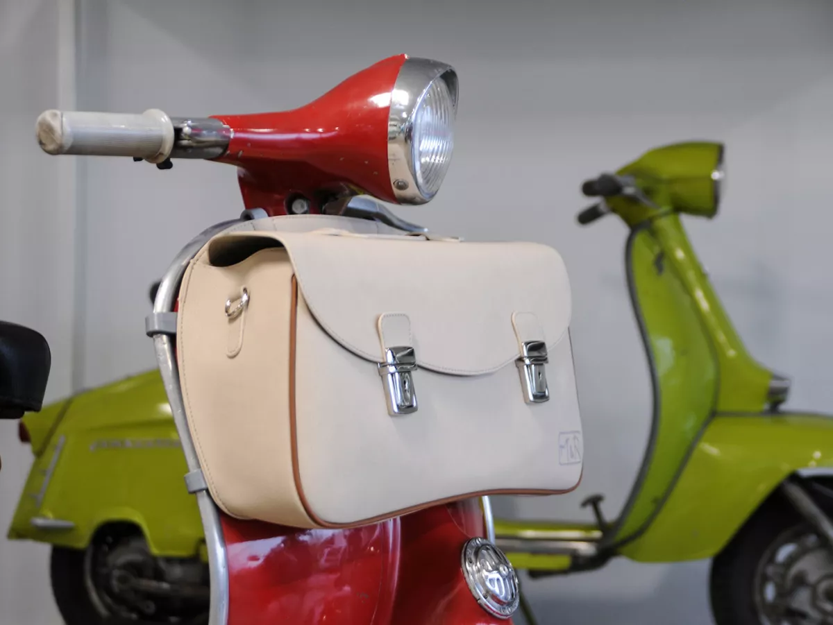 Bolsa cubrepiernas, cuero, exterior, beige -M&R, Made in Italy- Vespa 125 VNA, VNB, Vespa 150 VBA, VBB, Vespa 150 T4 (VGLA, VGLB)