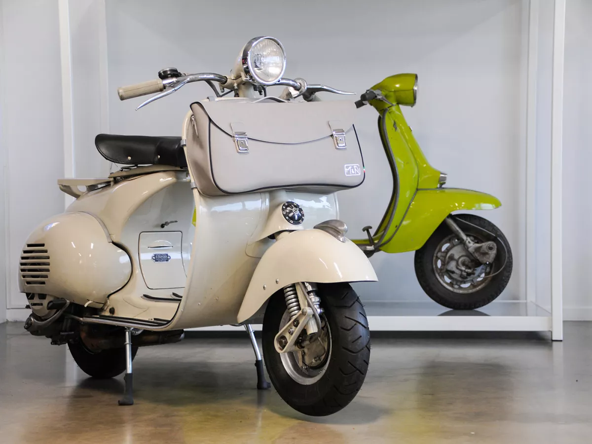 Bolsa cubrepiernas, cuero, exterior, gris -M&R, Made in Italy- Vespa VM, VN, VL, VB