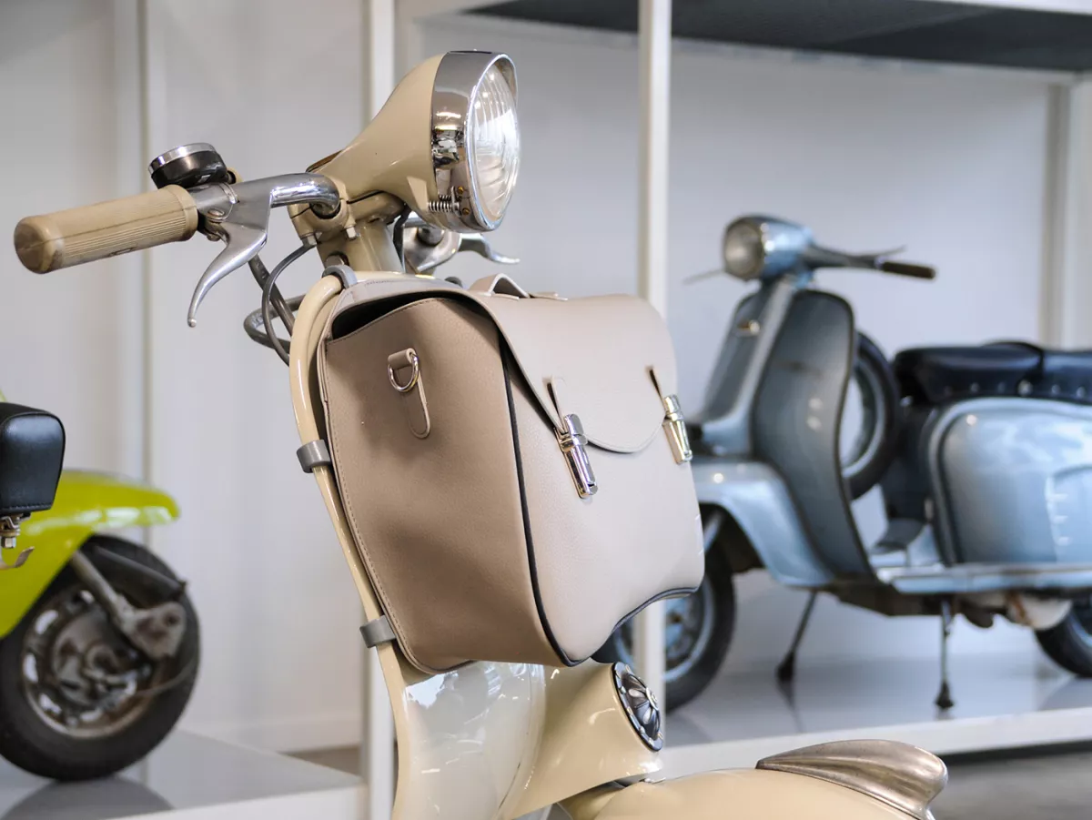 Bolsa cubrepiernas, cuero, exterior, gris -M&R, Made in Italy- Vespa VM, VN, VL, VB
