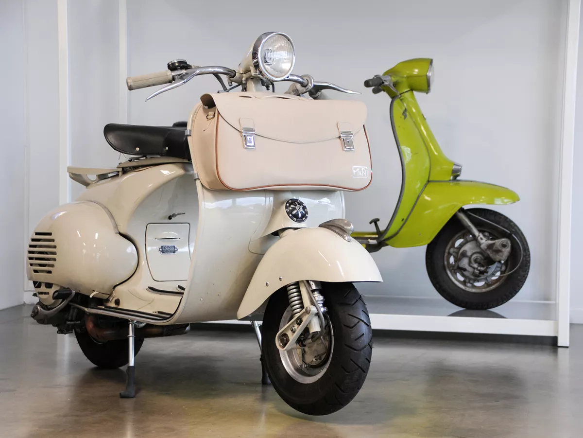 Beenschild tas, leer, buiten, beige -M&R, Made in Italy- Vespa VM, VN, VL, VB