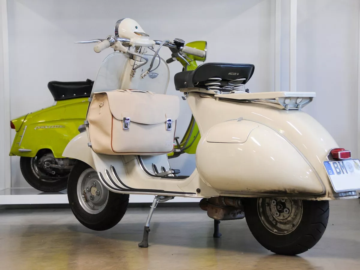 Beenschild tas, leer, binnen, beige -M&R, Made in Italy- Vespa VM, VN, VL, VB