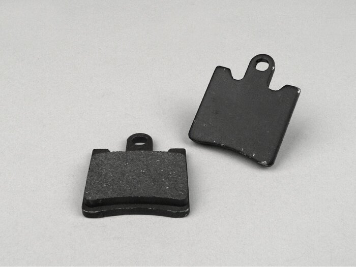 Bromsbelägg -NEWFREN 44,8x53,4mm- KAWASAKI Epsilon 250 ccm 2003 (v), SUZUKI AN Burgman 250 ccm 1998-2003 (v), AN Burgman 400 ccm 1998-2003 (v), CJ Sky Wave / Type S 250 ccm 2003 (v), CK Sky Wave 400 ccm 2003 (v), SYM GT 500 ccm 2005 (v)