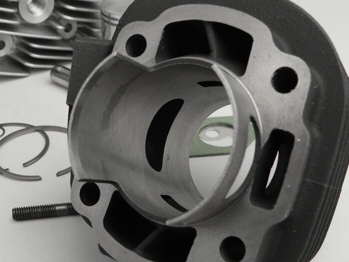 Cilindro -POLINI 70 ccm Sport- CPI Euro 2 - bulón 12mm - (brida de escape inclinada 10°)