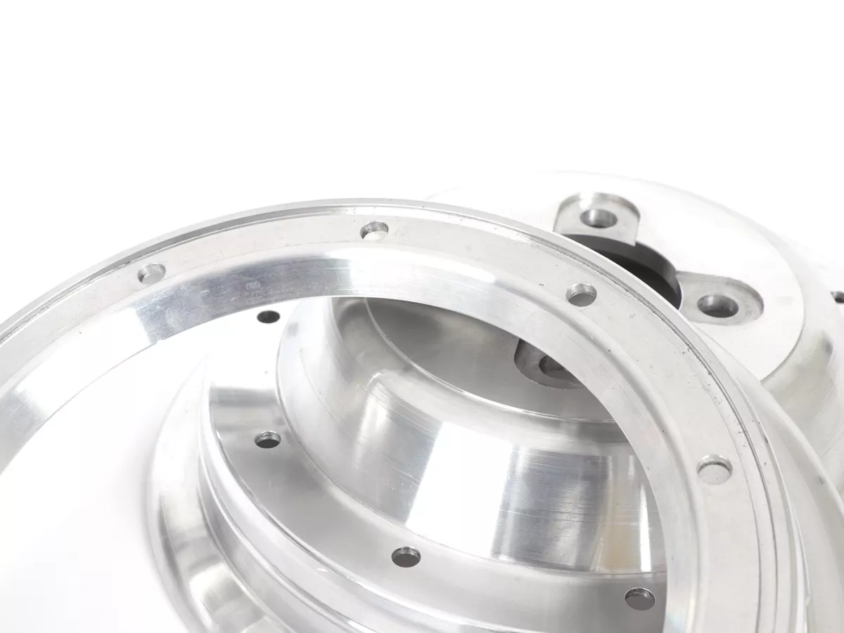 Fälg -PINASCO, V2.0, slanglös 2,15-8 tum aluminium- Vespa (typ 4 hål invändigt) - Wideframe V1-15, V30-33, VU, VM, VN, VNA, VNB, VB, VBA, VBB, Hoffmann, ACMA - Silver