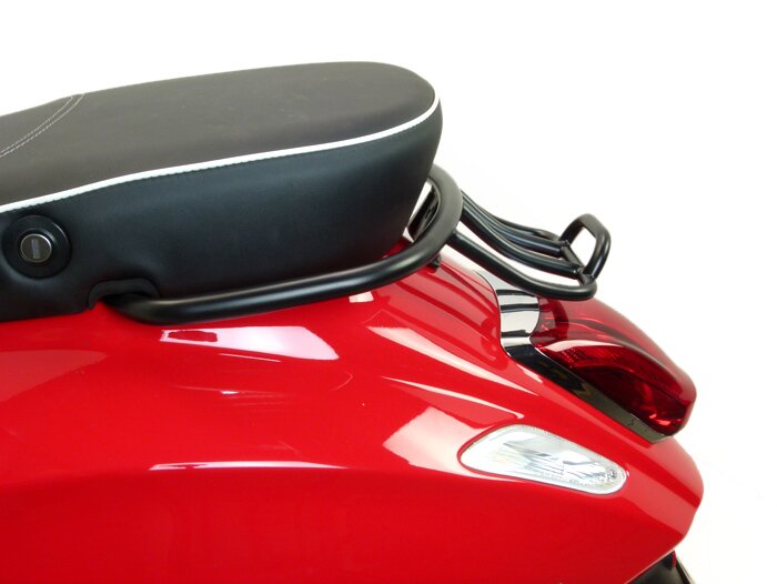 Porte bagages arrière -MOTO NOSTRA, avec poignées passager- Vespa Primavera 50 (ZAPC53100, ZAPC53200), Vespa Primavera 125 (ZAPM81100), Vespa Primavera 150 (ZAPM81200), Vespa Sprint 50 (ZAPC53101, ZAPC53201), Vespa Sprint 125 (RP8M82111, ZAPM81300, ZAPM81