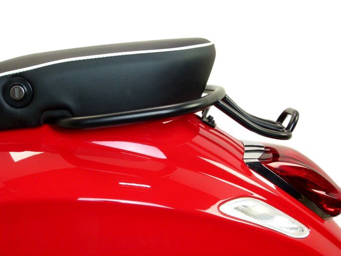 Porte bagages arrière -MOTO NOSTRA, avec poignées passager- Vespa Primavera 50 (ZAPC53100, ZAPC53200), Vespa Primavera 125 (ZAPM81100), Vespa Primavera 150 (ZAPM81200), Vespa Sprint 50 (ZAPC53101, ZAPC53201), Vespa Sprint 125 (RP8M82111, ZAPM81300, ZAPM81