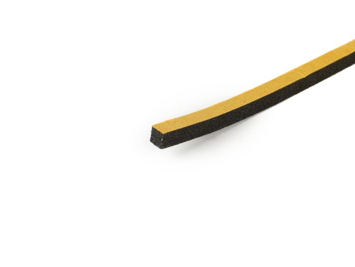 Ruban néoprène autocollant -MOTO NOSTRA 400x4x4mm- utilisé comme joint entre feu arrière et châssis - Vespa GTS 125-300