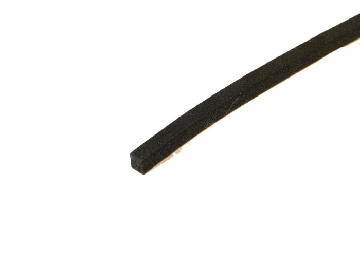 Ruban néoprène autocollant -MOTO NOSTRA 400x4x4mm- utilisé comme joint entre feu arrière et châssis - Vespa GTS 125-300
