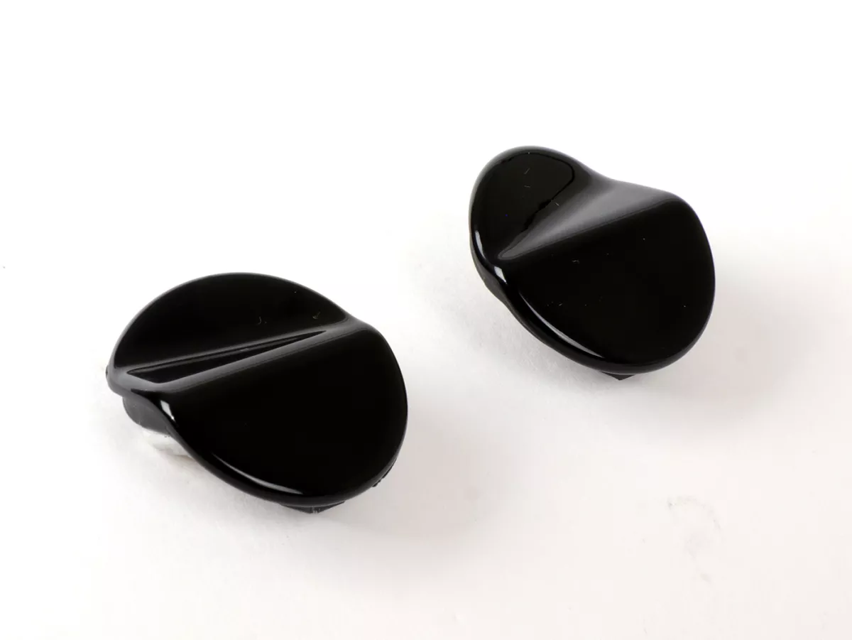 Set med täcklock för spegelhål -QUELLAGIO,svart (094)- Vespa GTS 125 (ZAPMA3700, ZAPMD3200, ZAPMD3201, ZAPMA3100, ZAPMA3200), Vespa GTS 150 (ZAPMA3200, ZAPMA3100), Vespa GTS 300 (ZAPMA3300), Vespa GTS HPE 300 (ZAPMA3600, ZAPMD310), Vespa GTS Super 125 (