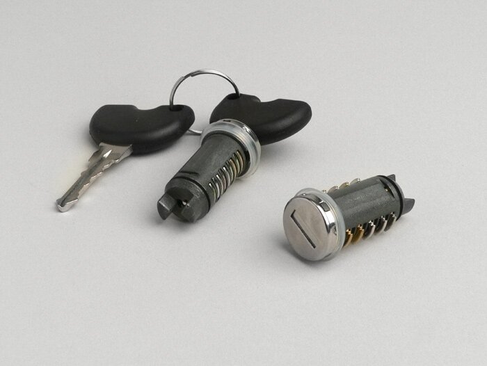 Låscylindersats -OEM KVALITET- Vespa Gilera ICE, Runner (upp till 2005), Vespa ET2, ET4, LX, LXV, S - 2-delad