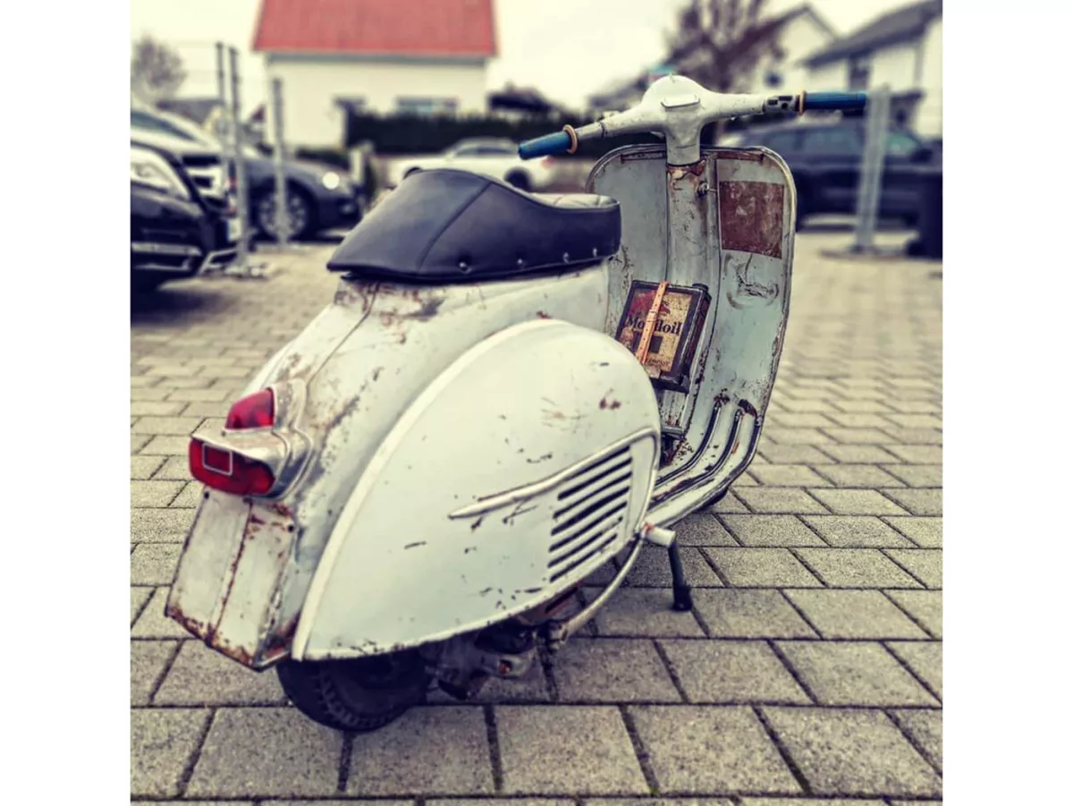 Porta olio scudo centrale -VESPA V5- Vespa Smallframe/Largeframe/Wideframe VL3, VB1, GS150 (VS2-4), VNA, VNB, VBA, VBB, GL150 (VGLA/VGLB/VLA), Sprint150 (VLB), Super (VNC/VBC), GT/GTR125 (VNL2), TS125 (VNL3), V50N/L/S/R/Special (V5A/B), 50 Spri
