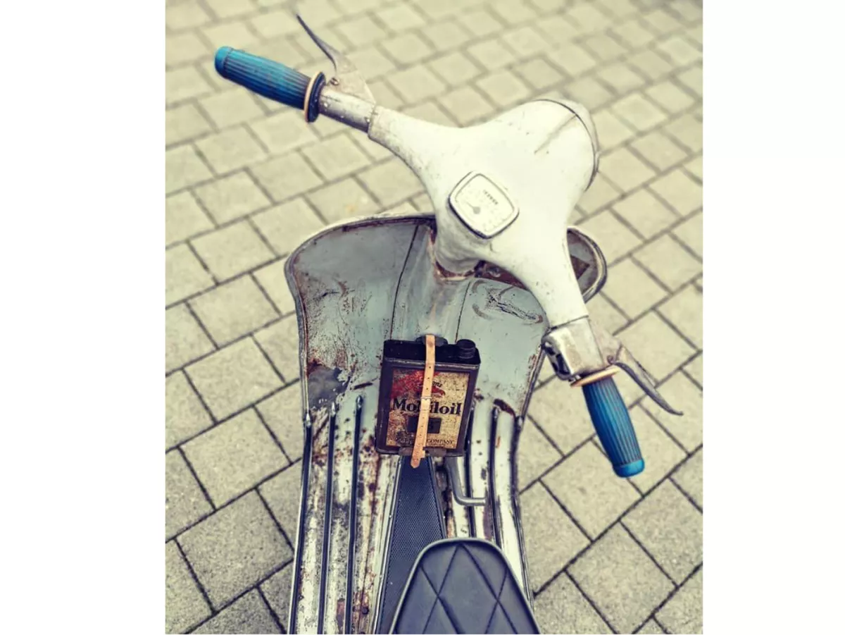 Porta olio scudo centrale -VESPA V5- Vespa Smallframe/Largeframe/Wideframe VL3, VB1, GS150 (VS2-4), VNA, VNB, VBA, VBB, GL150 (VGLA/VGLB/VLA), Sprint150 (VLB), Super (VNC/VBC), GT/GTR125 (VNL2), TS125 (VNL3), V50N/L/S/R/Special (V5A/B), 50 Spri