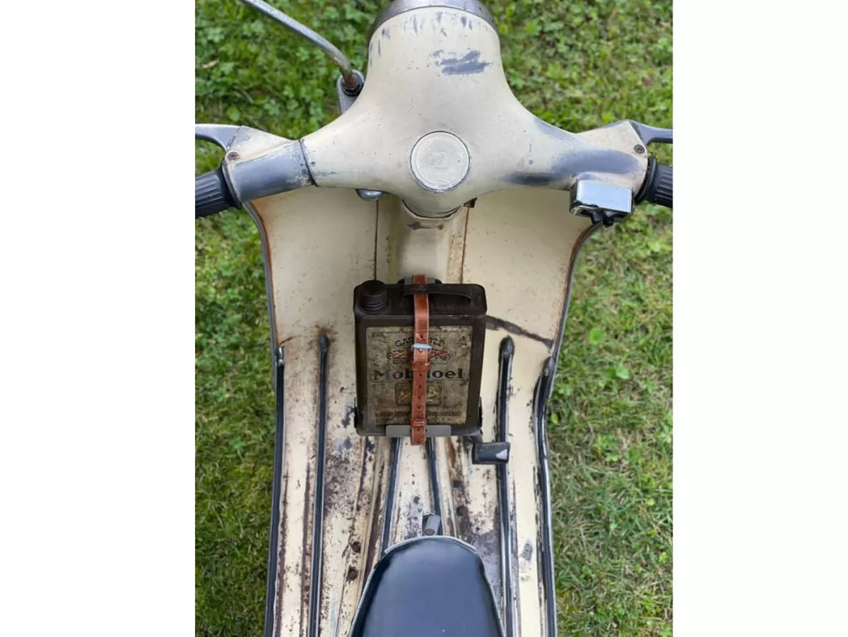 Porta olio scudo centrale -VESPA V5- Vespa Smallframe/Largeframe/Wideframe VL3, VB1, GS150 (VS2-4), VNA, VNB, VBA, VBB, GL150 (VGLA/VGLB/VLA), Sprint150 (VLB), Super (VNC/VBC), GT/GTR125 (VNL2), TS125 (VNL3), V50N/L/S/R/Special (V5A/B), 50 Spri