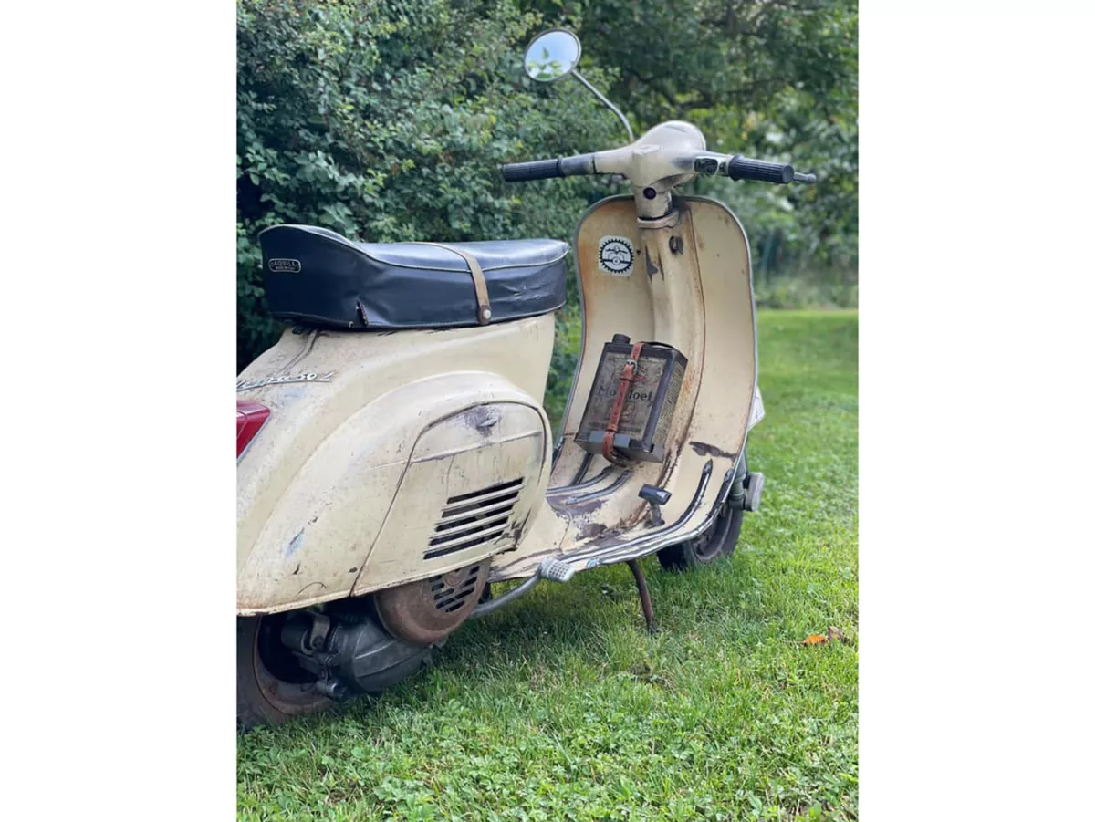 Porta olio scudo centrale -VESPA V5- Vespa Smallframe/Largeframe/Wideframe VL3, VB1, GS150 (VS2-4), VNA, VNB, VBA, VBB, GL150 (VGLA/VGLB/VLA), Sprint150 (VLB), Super (VNC/VBC), GT/GTR125 (VNL2), TS125 (VNL3), V50N/L/S/R/Special (V5A/B), 50 Spri