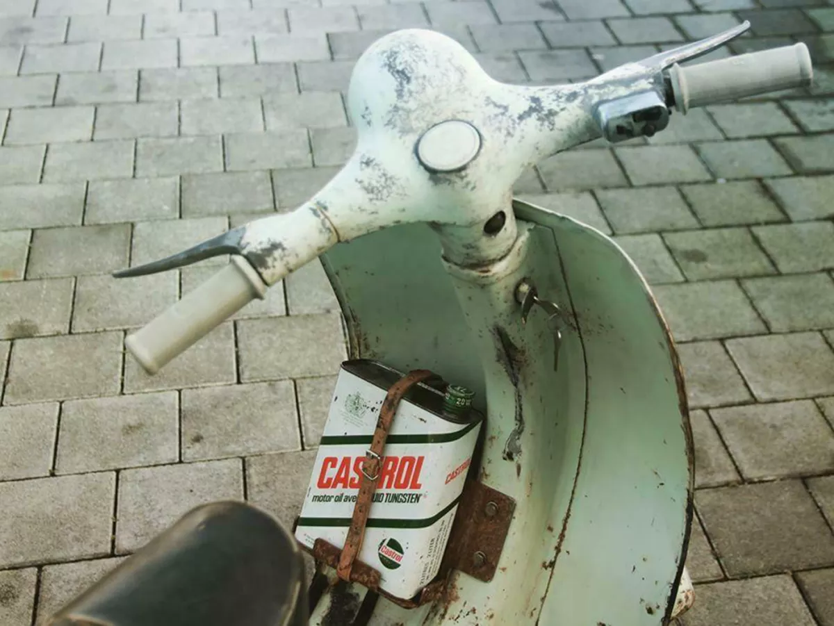 Oil can holder leg shield lhs -RUSTY FARTS V5- Vespa Smallframe/Largeframe VNA, VNB, VBA, VBB, GL150 (VGLA/VGLB/VLA), Sprint150 (VLB), Super (VNC/VBC), GT/GTR125 (VNL2), TS125 (VNL3), V50N/L/S/R/Special (V5A/B), 50 Sprinter (V5SS2), PV125 (VMA), ET3 (VMB)