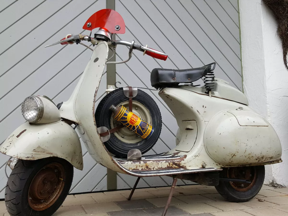 Supporto per ruota di scorta passante -cerchio FARTS 8 - Vespa Wideframe/Largeframe Vespa V1-15, V30-33, VM, VN, VL, VB, VU, GS150, ACMA, Sei Giorni, Lamp down, Faro Basso, VNA, VNB, VBA, VBB, Super - alluminio/pelle