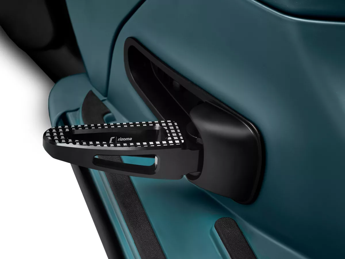 Juego reposapiés -RIZOMA- Vespa GT, GT L, GTS 125-300, GTV, GTS 125-300 Super - negro - hasta 2022
