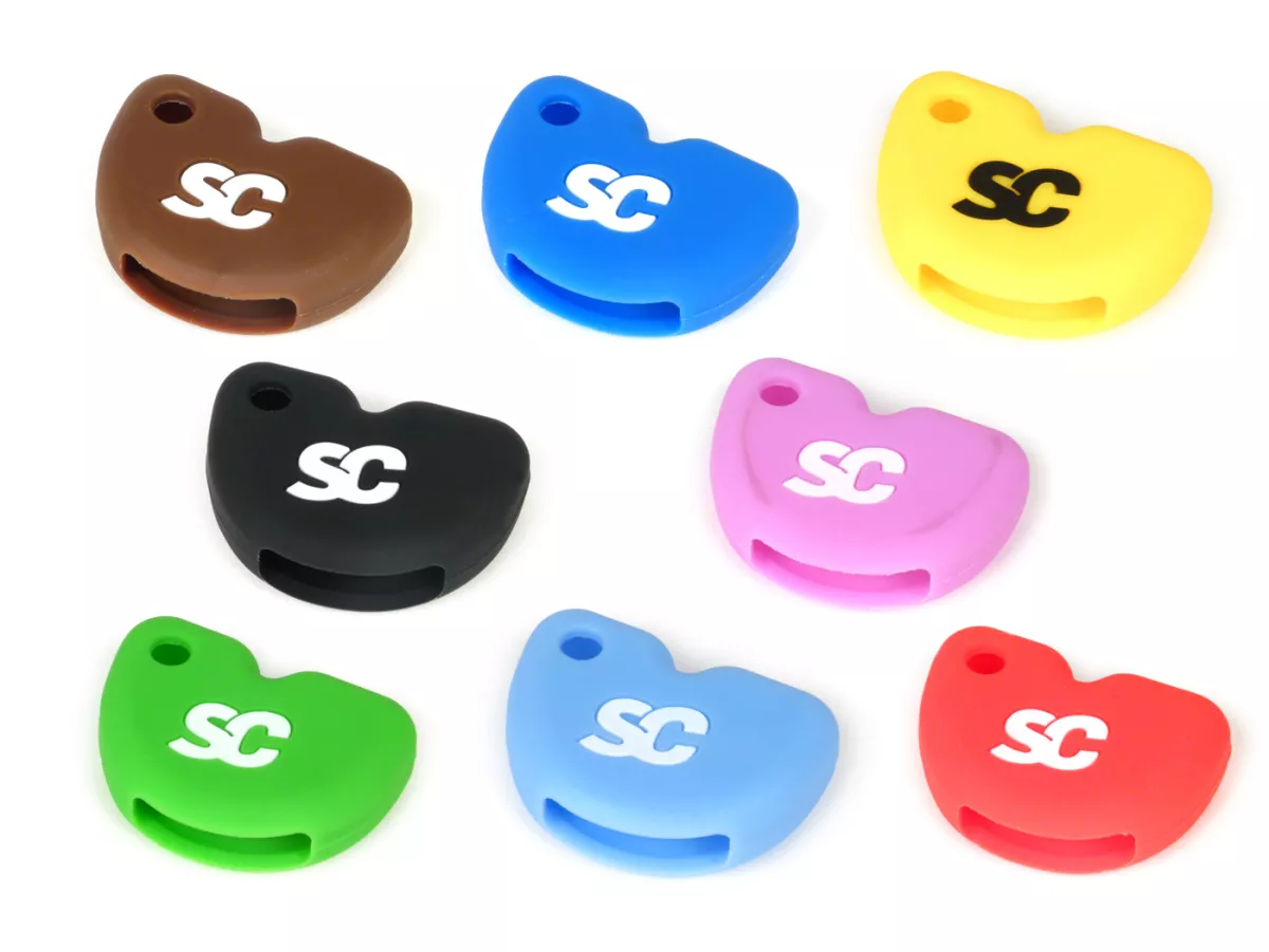 Coprichiave in silicone -SC- Piaggio (1998-), Vespa GT, GTS 125-300, GTV, GTL, Sprint Primavera, S, LX, ET2, ET4, Piaggio X7, X8, X9, Beverly, Liberty, Fly, Skipper, NRG Power, TPH X/XR, Gilera Runner - rosso, logo bianco (key condom)