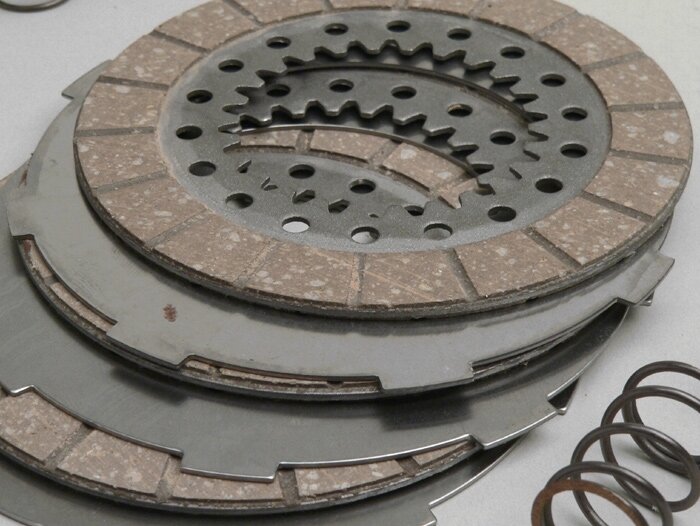 Kit disques d’embrayage garnis -SURFLEX- Vespa GS150 / GS3 VS2T, VS3T, VS4T, VS5T (-0063167) (ressorts et disques lisses incl.)