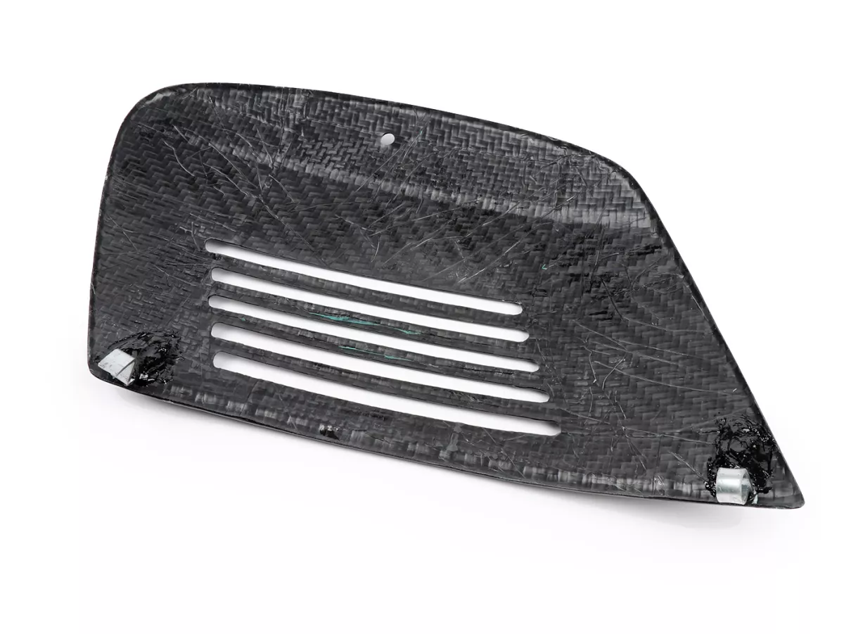 Volet latéral droit -TOMAS COMPOSITI, carbone véritable Vespa V50 (V5A1T à partir du n° 92877), V50 S (V5SA1T à partir du n° 15325), V90 (à partir du n° 22234), SS50, SS90, PV125, ET3 - avec levier