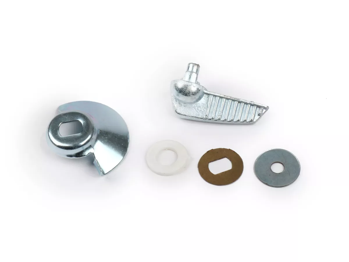 Volet latéral droit -TOMAS COMPOSITI, carbone véritable Vespa V50 (V5A1T à partir du n° 92877), V50 S (V5SA1T à partir du n° 15325), V90 (à partir du n° 22234), SS50, SS90, PV125, ET3 - avec levier
