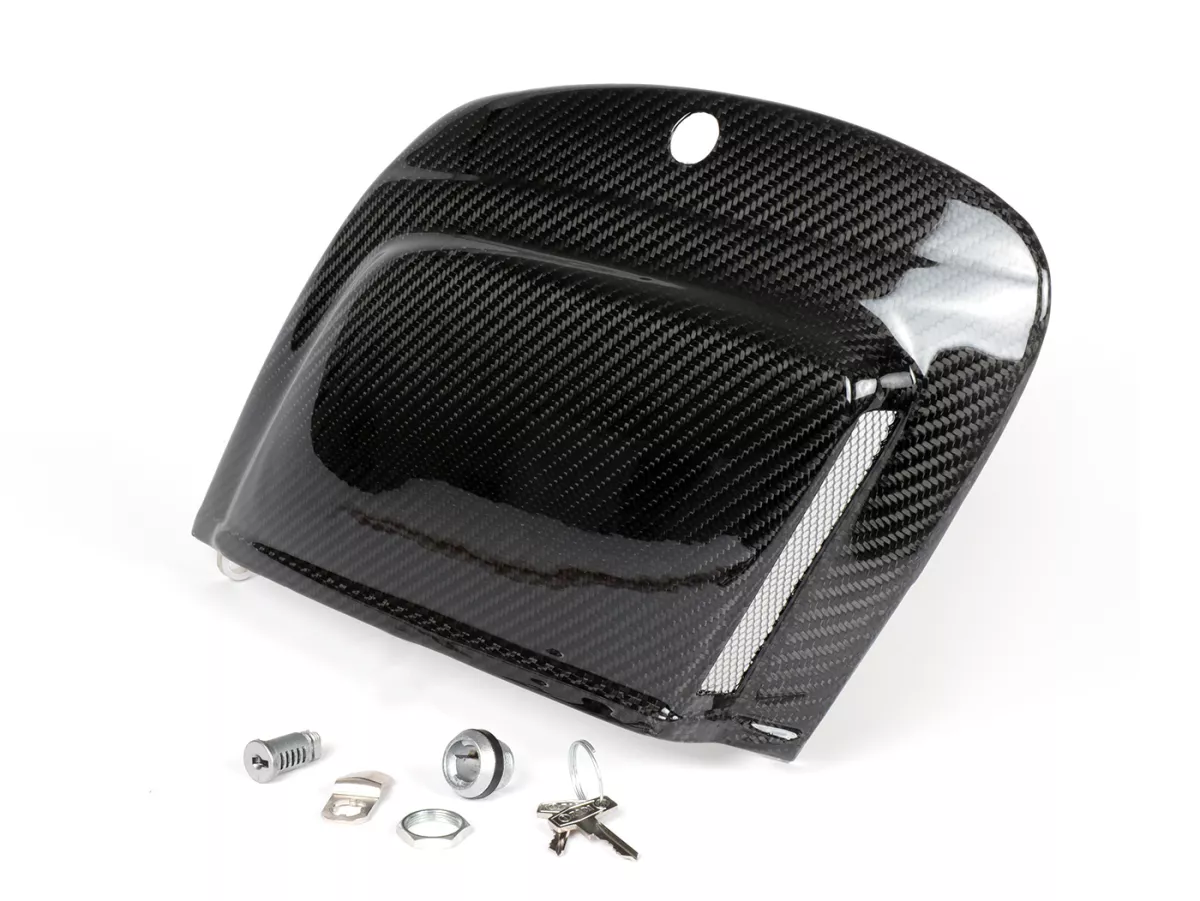 Faldón lateral derecho -TOMAS COMPOSITI, fibra de carbono auténtica para Quattrini M200- Vespa V50 (V5A1T a partir del nº 92877), V50 S (V5SA1T a partir del nº 15325), V90 (a partir del nº 22234), SS50, SS90, PV125, ET3 - con cerradura