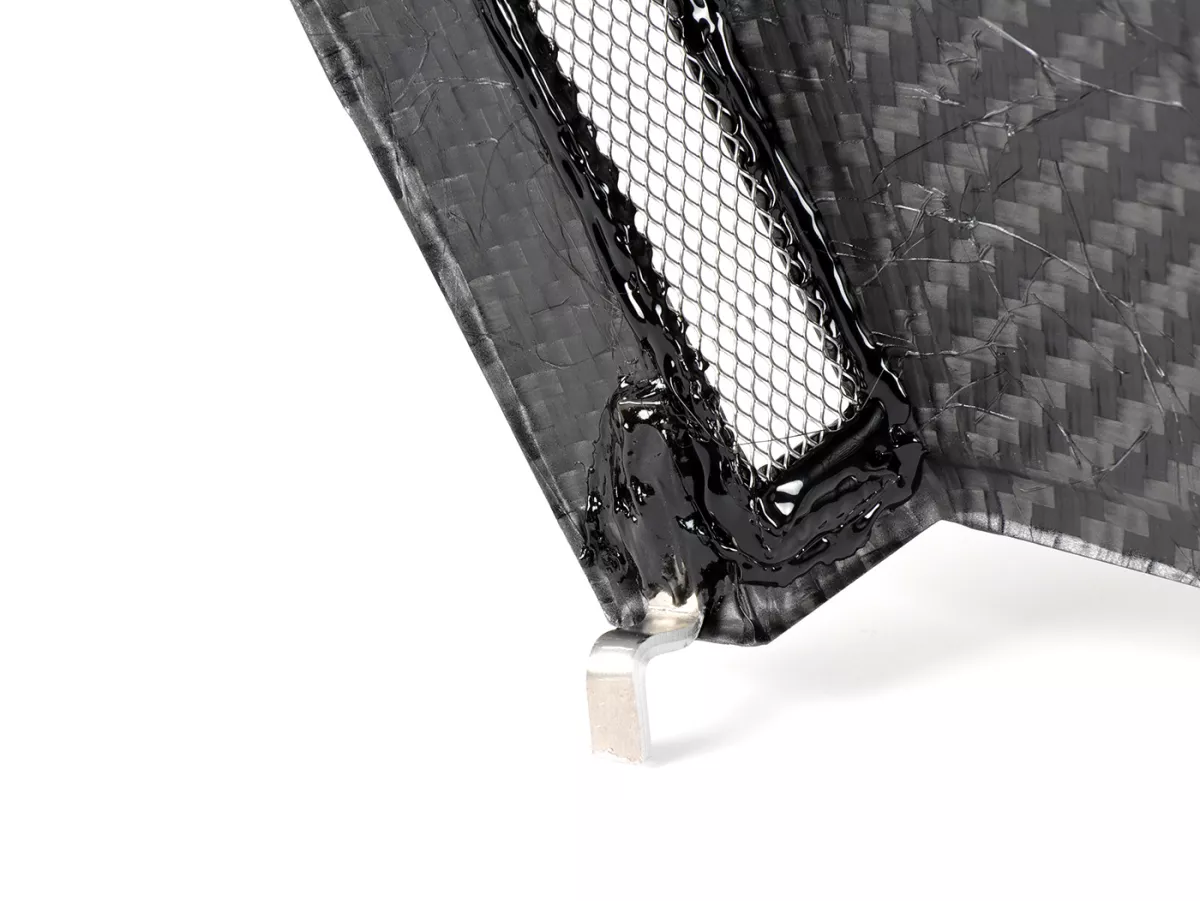 Faldón lateral derecho -TOMAS COMPOSITI, fibra de carbono auténtica para Quattrini M200- Vespa V50 (V5A1T a partir del nº 92877), V50 S (V5SA1T a partir del nº 15325), V90 (a partir del nº 22234), SS50, SS90, PV125, ET3 - con cerradura