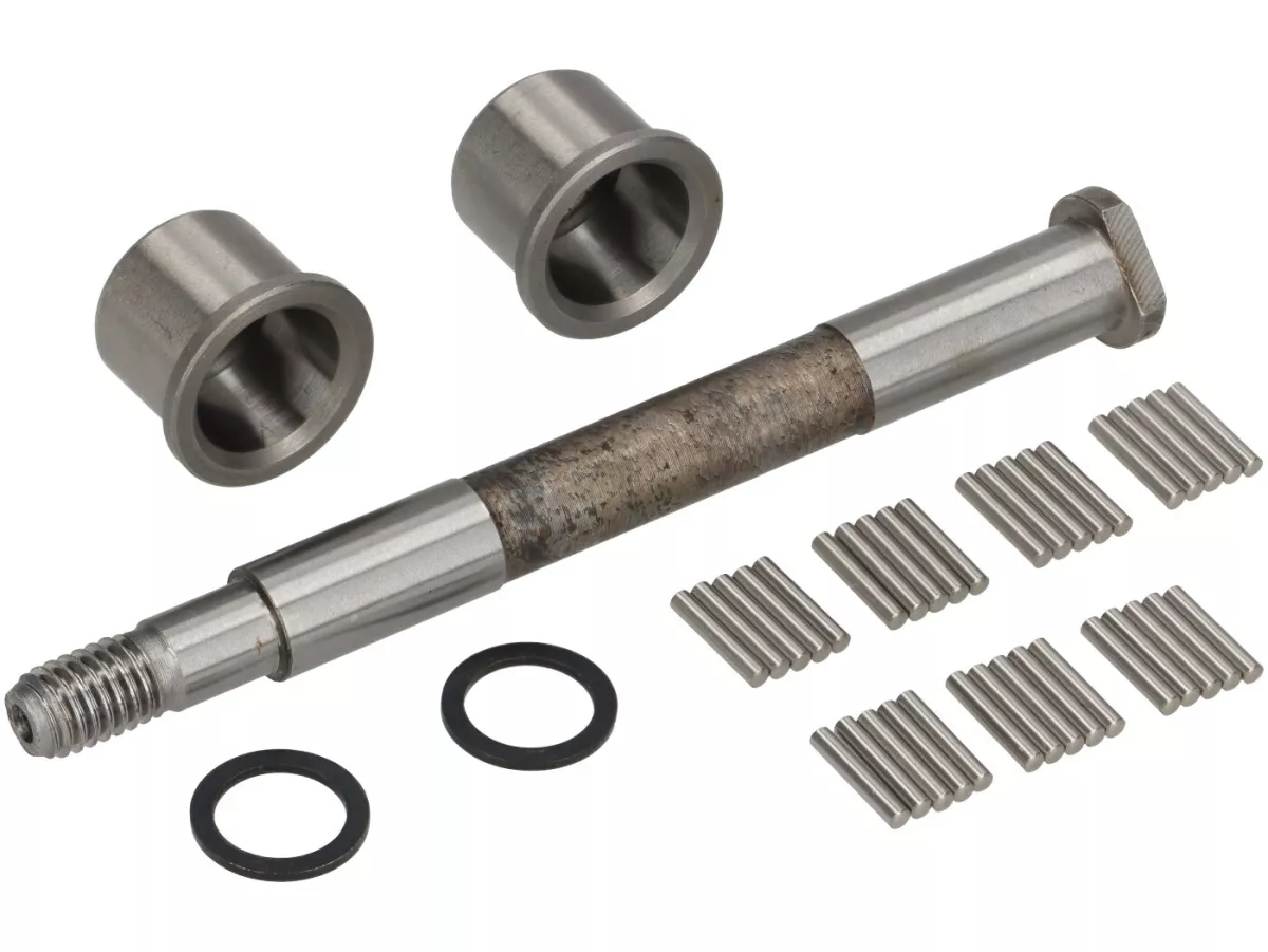 Set bantalan lengan ayun termasuk poros bantalan lengan ayun -DIBUAT DI ITALIA- Rangka Lebar Vespa (1948-1953) V1-15, V30-33, VU, ACMA, Hoffmann A / B