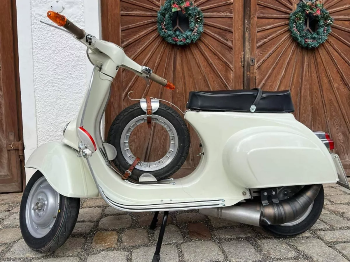 Uitlaat -EGIG PERFORMANCE Unisex (1,5mm plaatstaal) 125-170cc, Ø=32mm (54-60mm draadafstand), geschroefde XXL achterdemper (Ø70mm) - Vespa ET3, PV125 (ook geschikt voor voertuigen met bagageruimte in de linker zijkap)