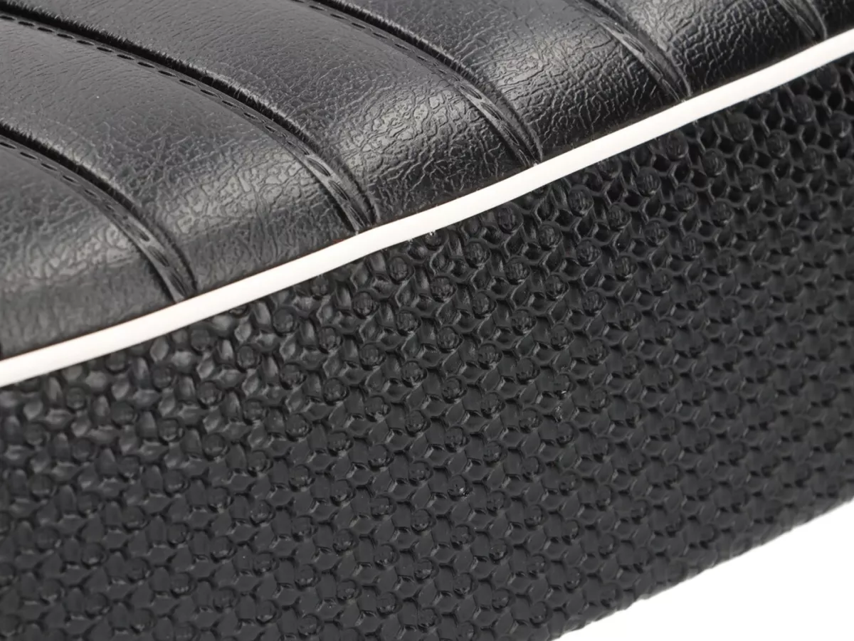 Banco de asiento -SC ANCELLOTTI V2- Vespa Sprint150 (VLB1T), TS125 (VNL3T), GT125 (VNL2T), GTR125 (VNL2T), GL150 (VLA1T), Super, VNA, VNB, VBA, VBB - también adecuado con el tipo de depósito plano en Rally 180/200, GS160, SS180 - Negro