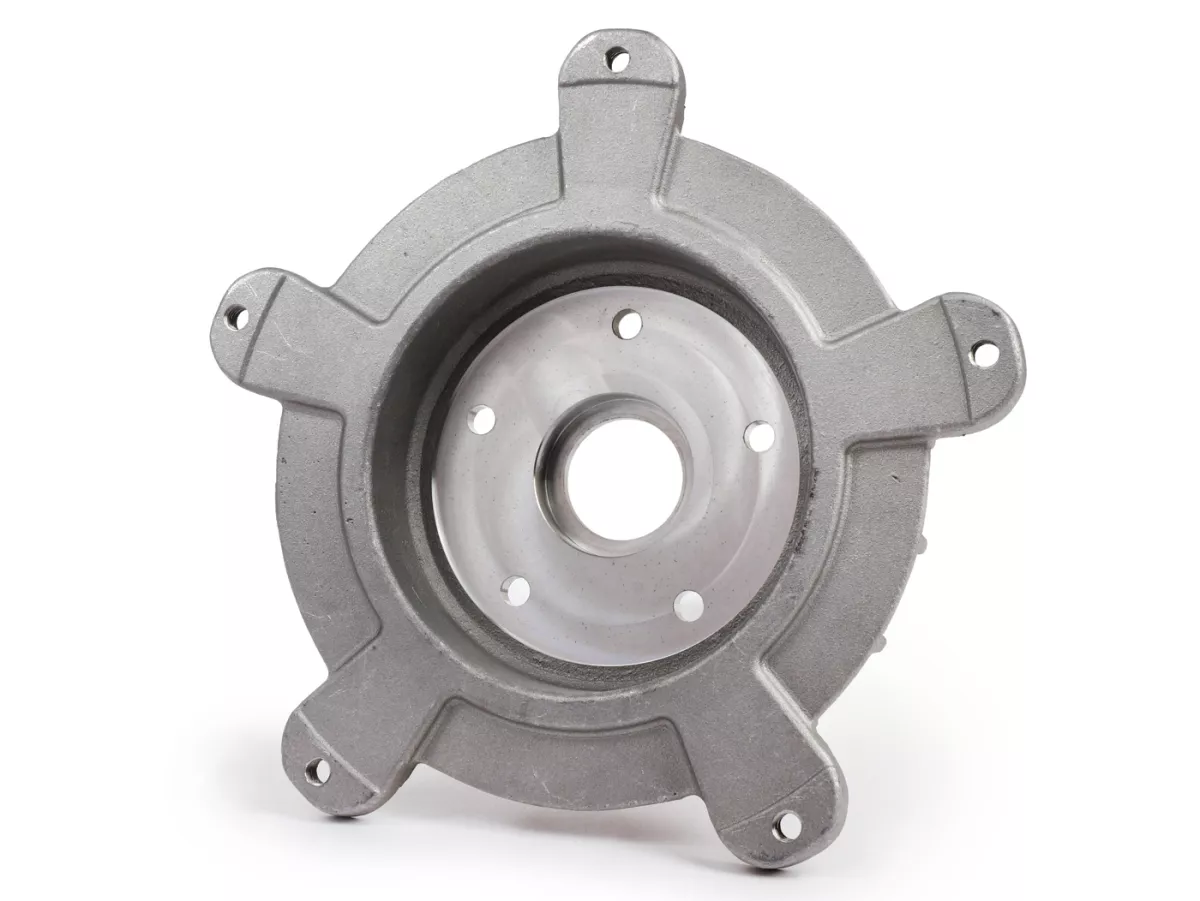 Front wheel hub 10 -VMC RACING V50 Style- used for mounting Vespa 2.10 inch rim on Vespa ET2, ET4, LX, LXV, S 50-150 - also suitable for PIAGGIO Hexagon, Sfera RST, ZIP II, ZIP SP - silver