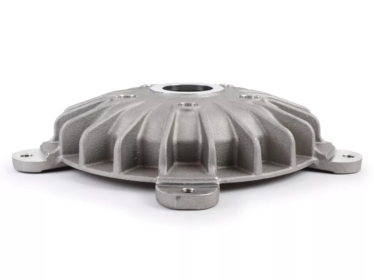 Front wheel hub 10 -VMC RACING V50 Style- used for mounting Vespa 2.10 inch rim on Vespa ET2, ET4, LX, LXV, S 50-150 - also suitable for PIAGGIO Hexagon, Sfera RST, ZIP II, ZIP SP - silver