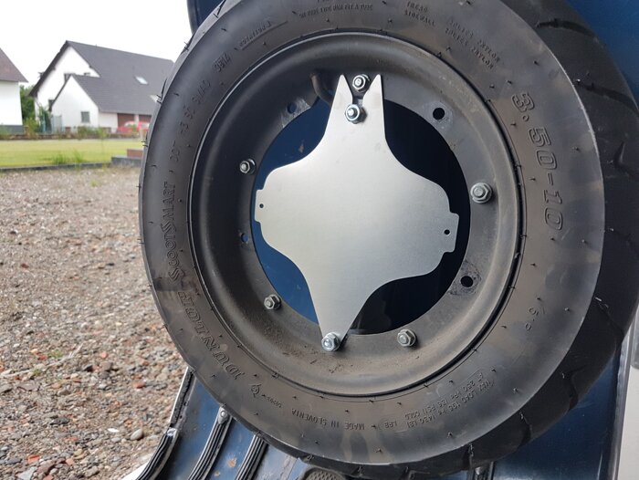 Support bidon d’essence (Fuel Friend BIG 2000ml) pour porte roue de secours avant -MRP- Vespa Smallframe, Largeframe de 10 pouces