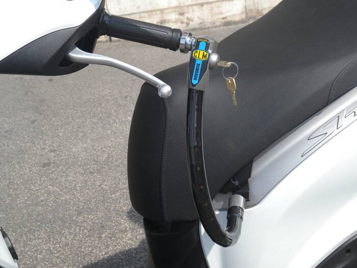 Steering lock -CLM Chic- Vespa ET2, ET4, LX, LXV, S 50-125 - anti-theft, mounting on handlebar