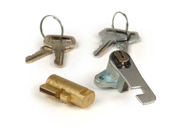 Slotenset bestaande uit bagageruimteslot en stuurslot -OEM KWALITEIT- Motovespa 150S (motor 502M), 150Sprint (motor 04M), 150GS (motor 04M), 160 (motor 09M), SUPER (motor 762M) - 2-delig met 4 sleutels