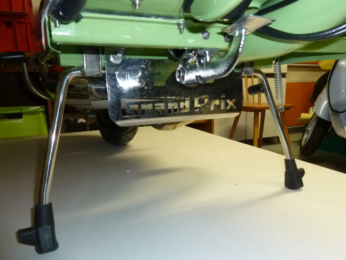 Protector antisalpicaduras soporte principal -TD-Customs- Lambretta (Serie 3), LIS, SX, TV (Serie 3), DL, GP - Lasercut - acero inoxidable -