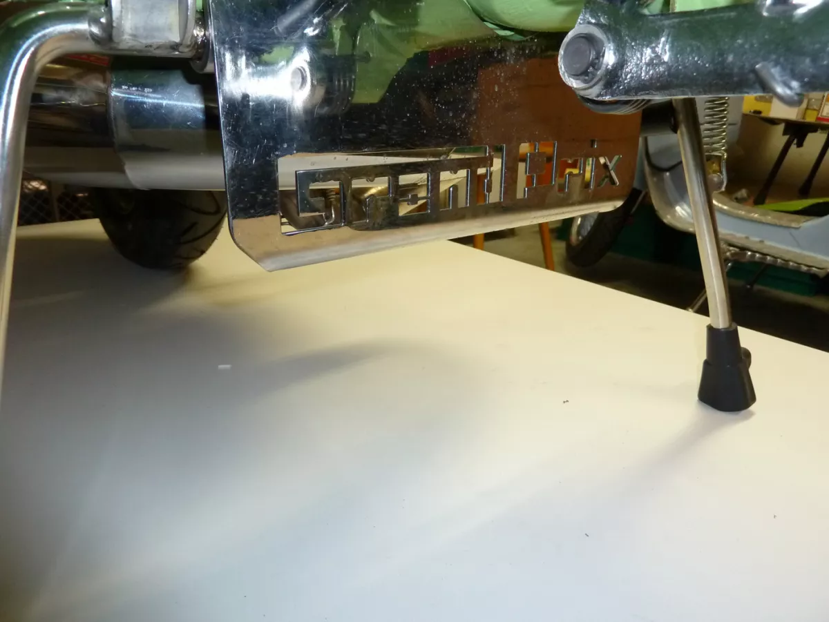 Protector antisalpicaduras soporte principal -TD-Customs- Lambretta (Serie 3), LIS, SX, TV (Serie 3), DL, GP - Lasercut - acero inoxidable -