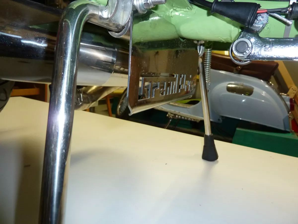 Protector antisalpicaduras soporte principal -TD-Customs- Lambretta (Serie 3), LIS, SX, TV (Serie 3), DL, GP - Lasercut - acero inoxidable -