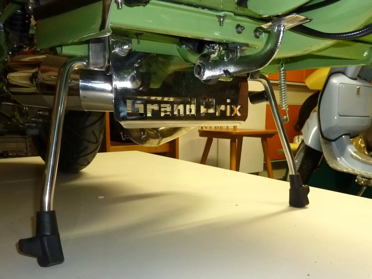Protector antisalpicaduras soporte principal -TD-Customs- Lambretta (Serie 3), LIS, SX, TV (Serie 3), DL, GP - Lasercut - acero inoxidable -