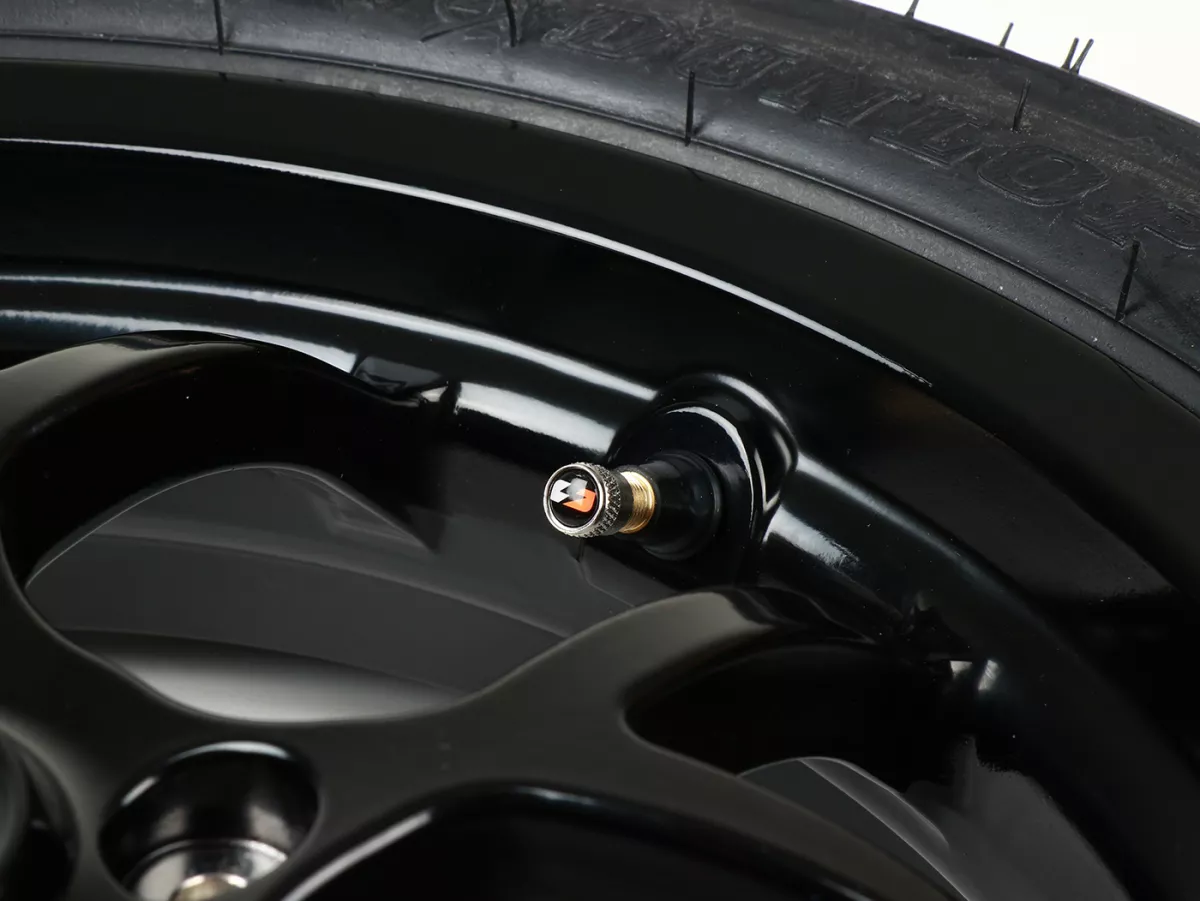 Komplett hjul -BGM PRO SPORT 13 tum- DUNLOP ScootSmart 120/70-13 - Vespa GTS, GTS Super, GTV, Sei Giorni, GT 60, GT, GT L 125-300ccm - glänsande svart
