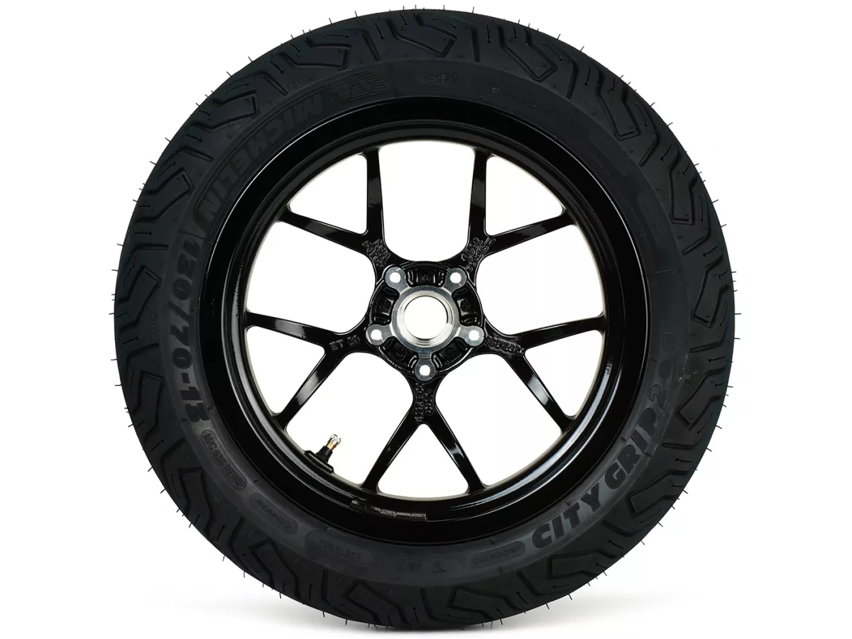 Juego completo de ruedas (delantera+trasera incl. juego de montaje) -BGM PRO SPORT 13 pulgadas- MICHELIN City Grip 2 120/70-13 + 130/70-13 - Vespa GTS, GTS Super, GTV, Sei Giorni, GT 60, GT, GT L 125-310ccm - negro brillante
