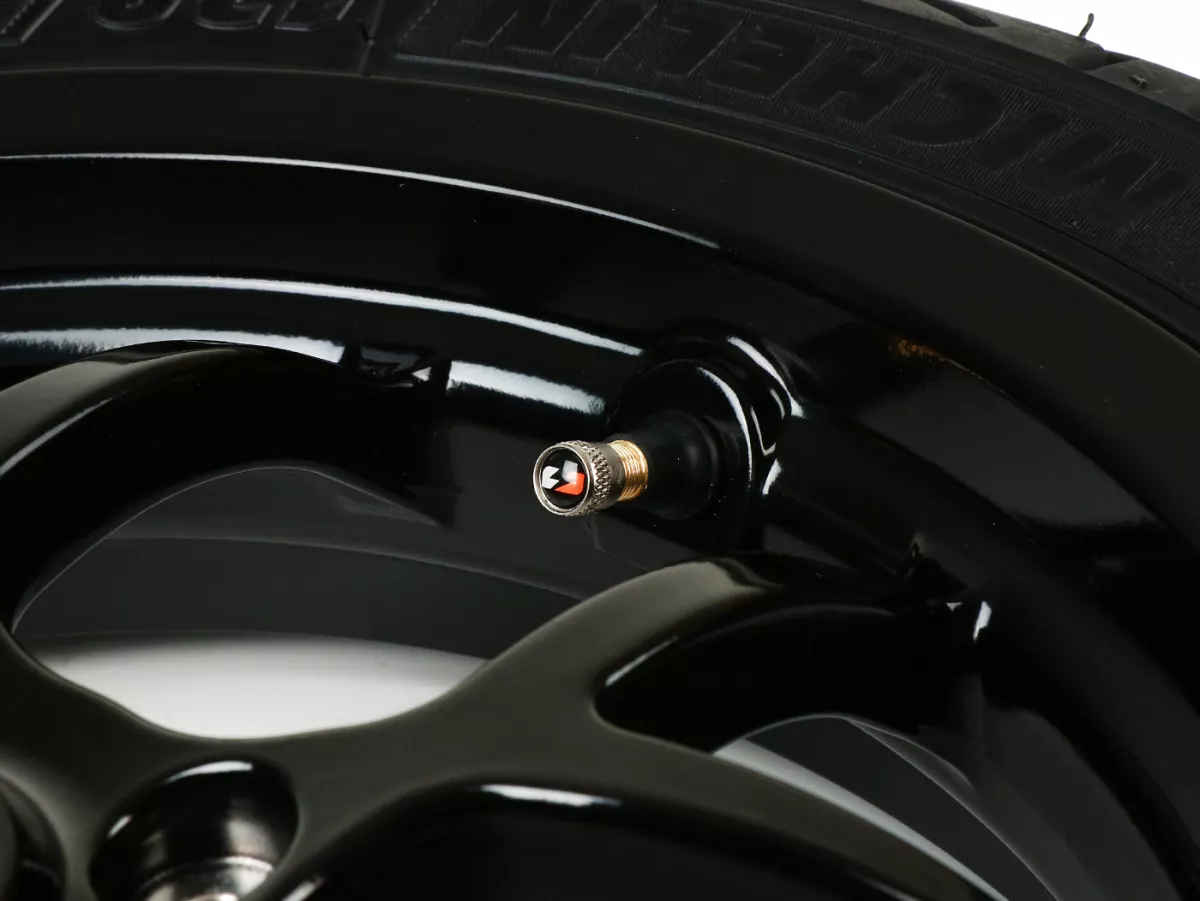 Juego completo de ruedas (delantera+trasera incl. juego de montaje) -BGM PRO SPORT 13 pulgadas- MICHELIN City Grip 2 120/70-13 + 130/70-13 - Vespa GTS, GTS Super, GTV, Sei Giorni, GT 60, GT, GT L 125-310ccm - negro brillante