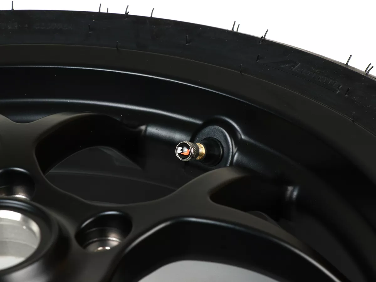 Komplett hjul -BGM PRO SPORT 13 tum- DUNLOP ScootSmart 120/70-13 - Vespa GTS, GTS Super, GTV, Sei Giorni, GT 60, GT, GT L 125-310cc - svart matt