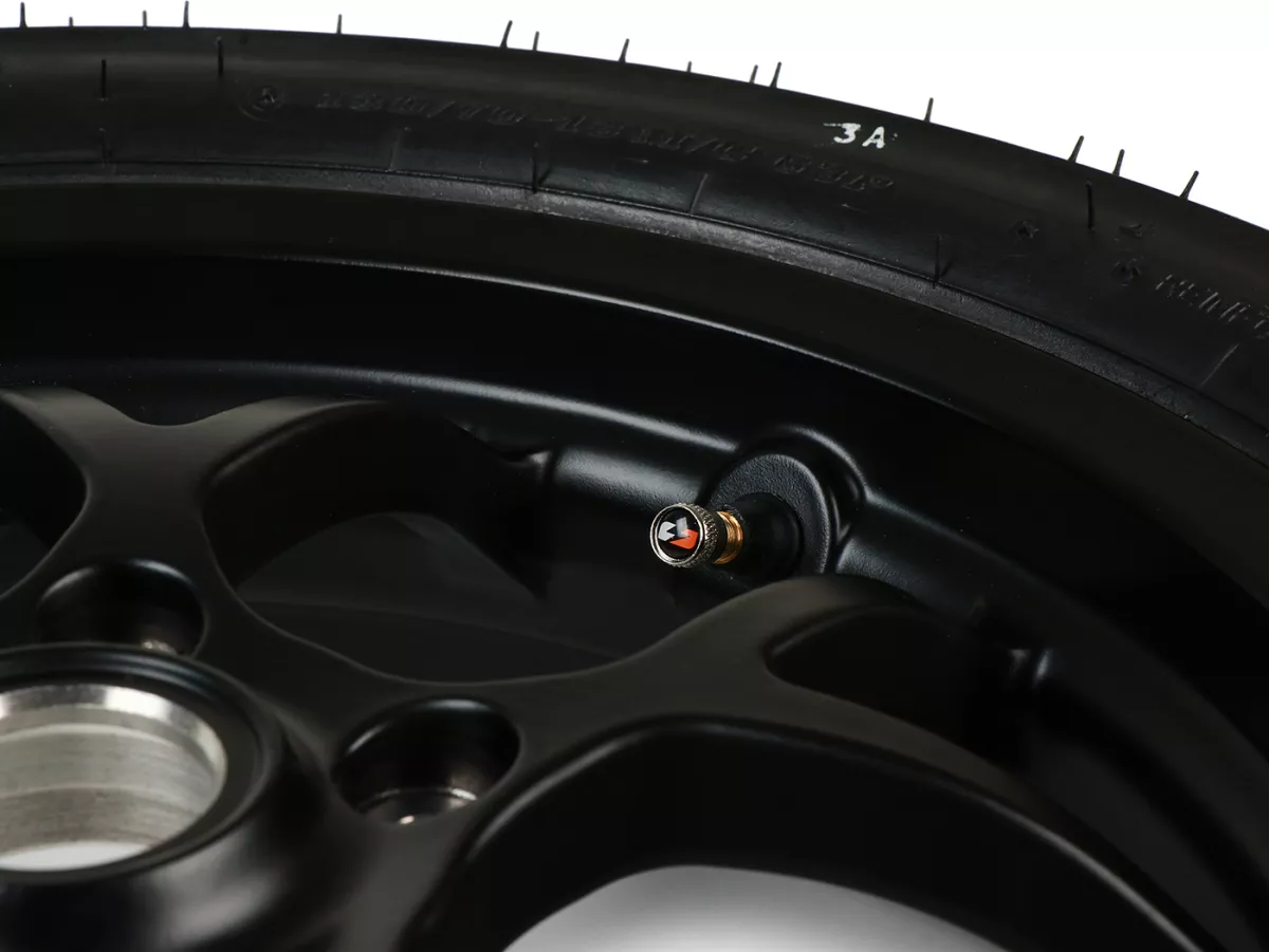 Komplett bakhjul -BGM PRO SPORT 13 tum- DUNLOP ScootSmart 2 130/70-13 - Vespa GTS, GTS Super, GTV, Sei Giorni, GT 60, GT, GT L 125-310cc - svart matt