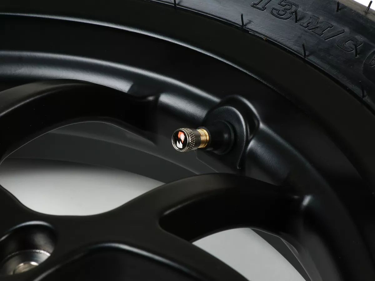 Llanta completa -BGM PRO SPORT 13 pulgadas- DUNLOP ScootSmart 130/60-13 - Vespa GTS, GTS Super, GTV, Sei Giorni, GT 60, GT, GT L 125-310cc - negro mate