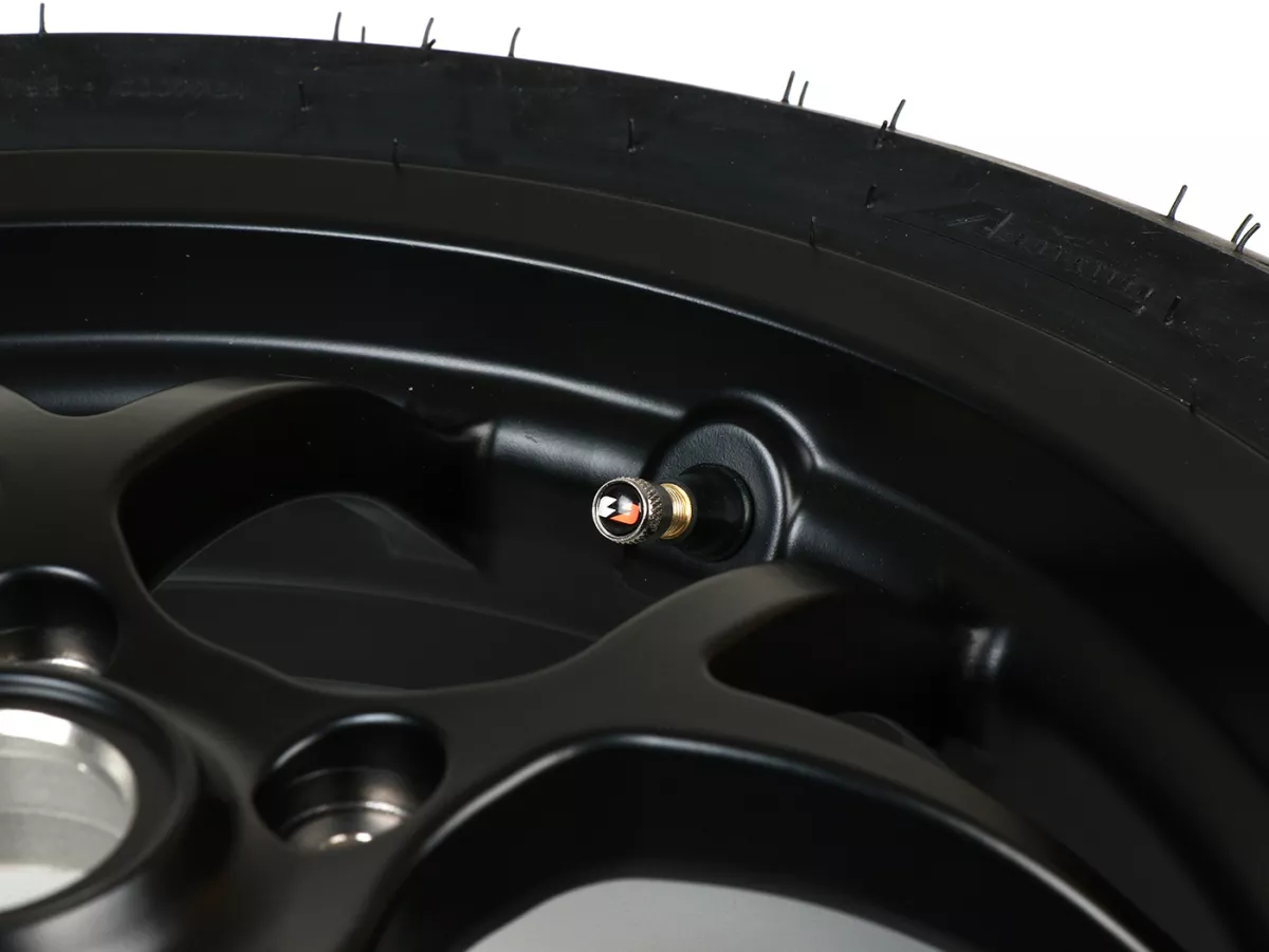 Complete wielset (voor+achter incl. montageset) -BGM PRO SPORT 13 inch- DUNLOP ScootSmart 120/70-13 + 130/70-13 - Vespa GTS, GTS Super, GTV, Sei Giorni, GT 60, GT, GT L 125-310cc - mat zwart