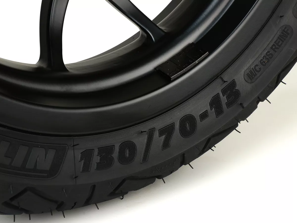Complete wielset (voor+achter incl. montageset) -BGM PRO SPORT 13 inch- MICHELIN City Grip 2 120/70-13 + 130/70-13 - Vespa GTS, GTS Super, GTV, Sei Giorni, GT 60, GT, GT L 125-310cc - mat zwart
